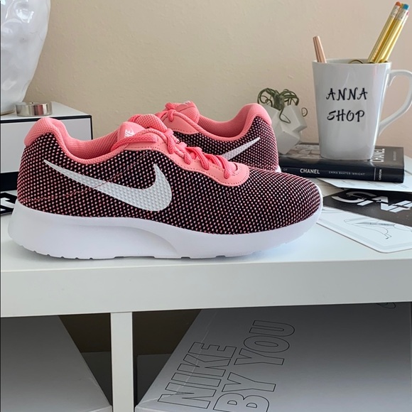nike tanjun womens pink
